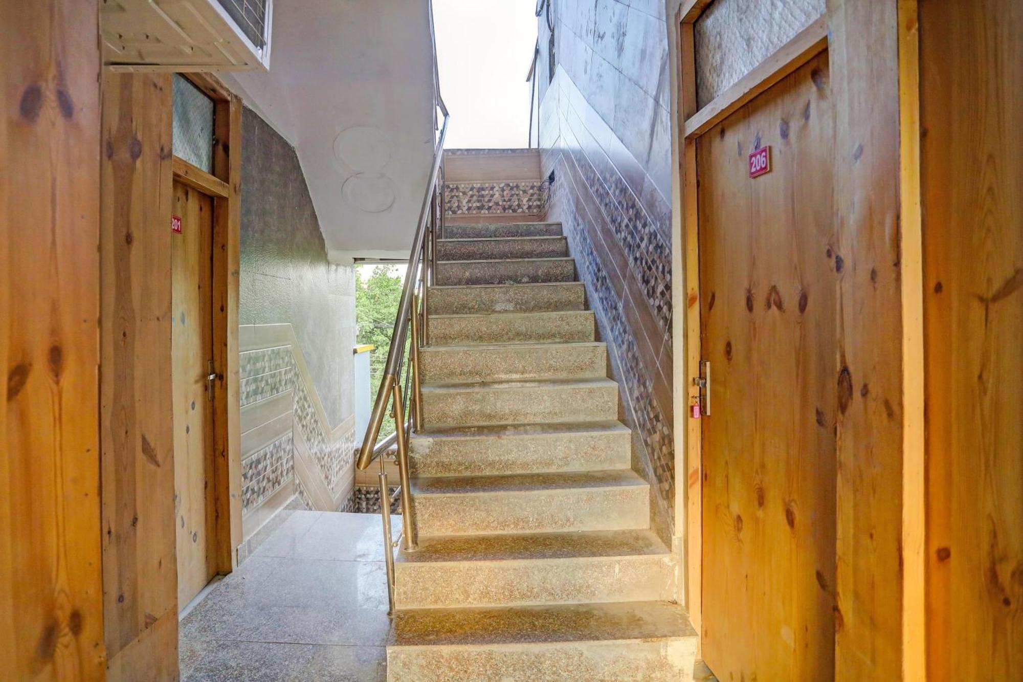 Super Umen Hotel Nearest Sector 66 Νόιντα Εξωτερικό φωτογραφία